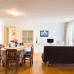 Cattedrale 5 Tirabora Short Rent, Con Parcheggio Privato アパート