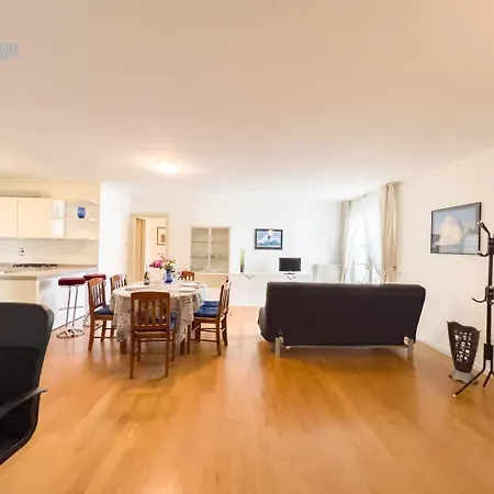 Cattedrale 5 Tirabora Short Rent Apartman Trieszt